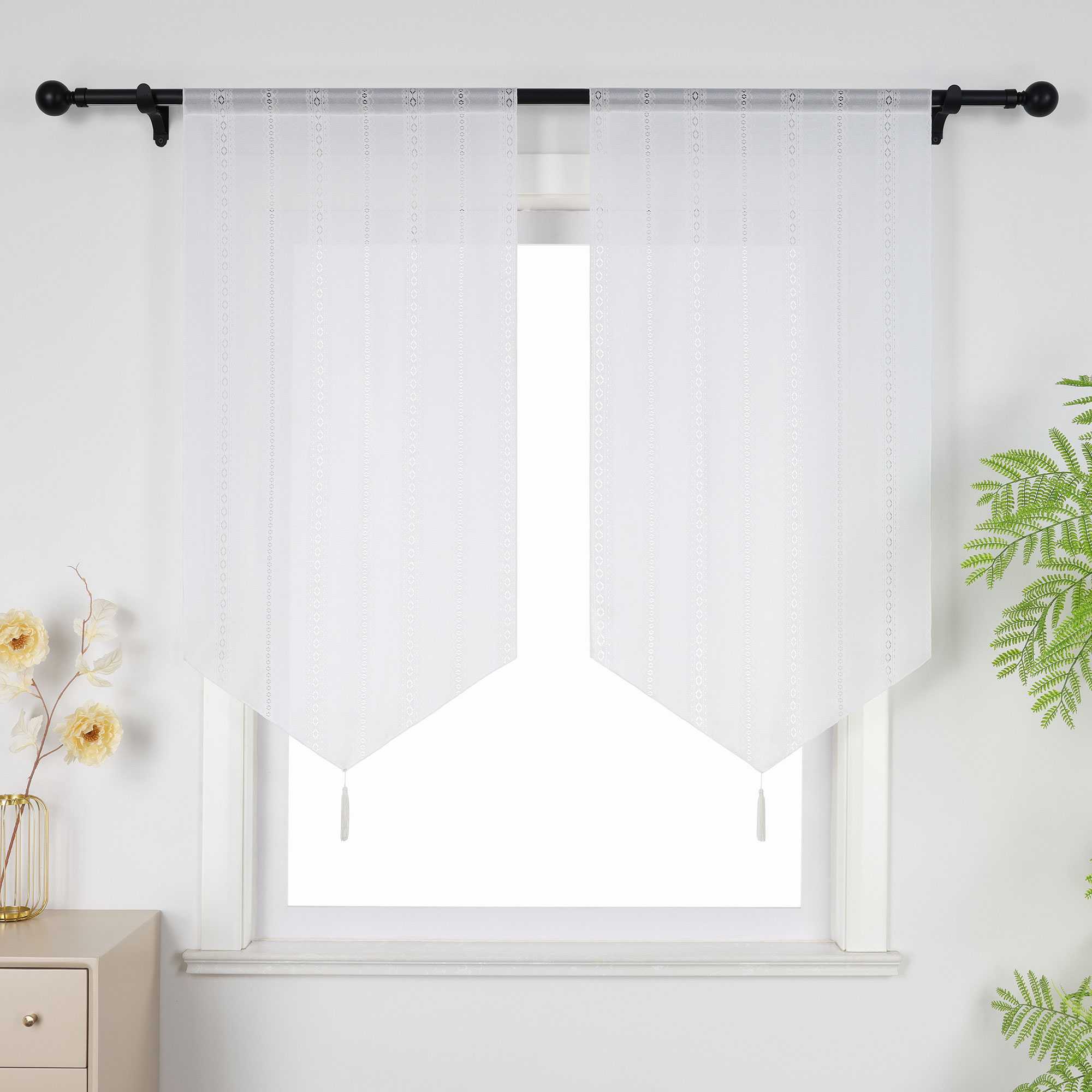 Transparente Dreiecksgardine mit Rautenprägung und Quaste 1 Stück