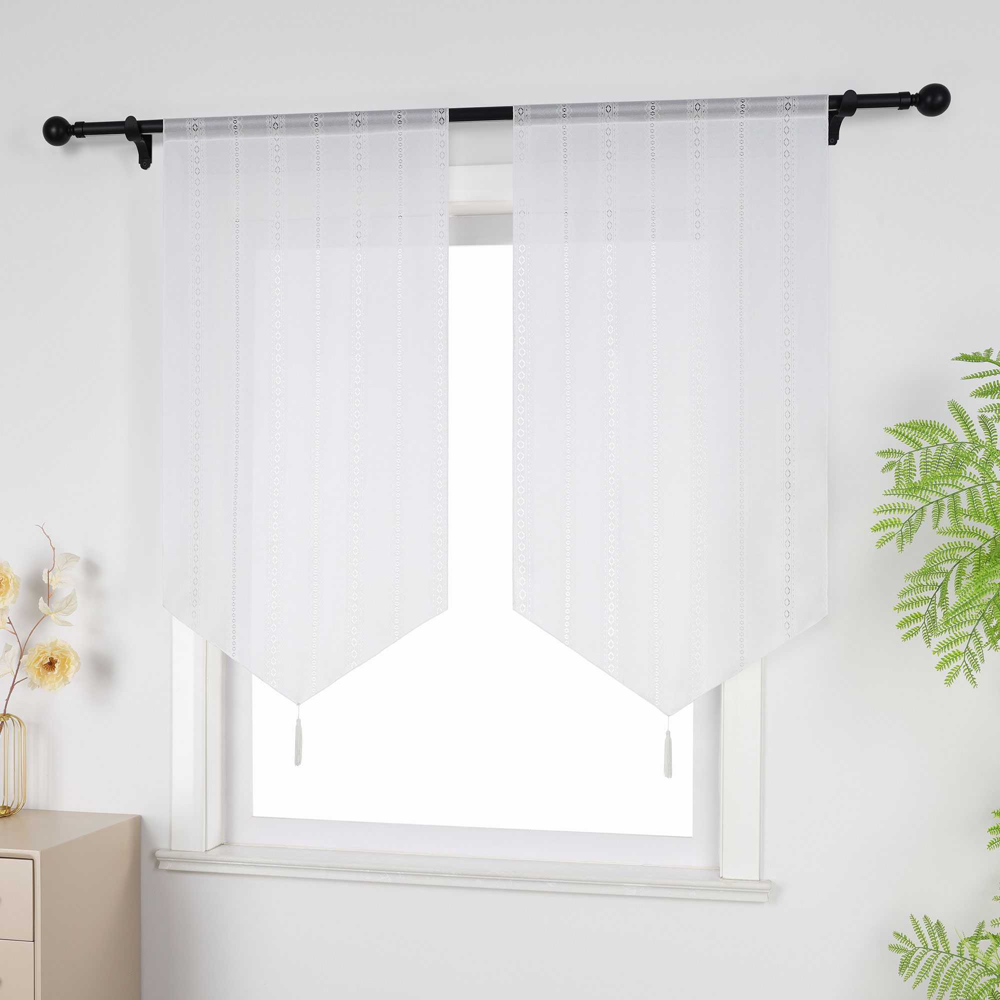 Transparente Dreiecksgardine mit Rautenprägung und Quaste 1 Stück